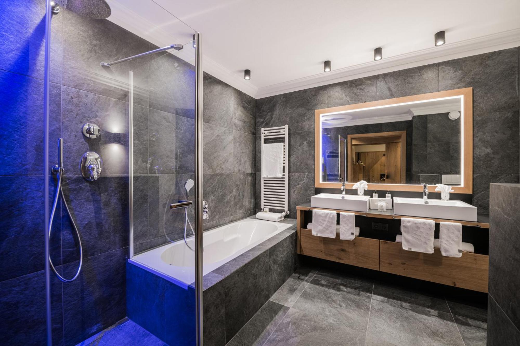 Majestic - Unique Spa Resort Brunico Kültér fotó